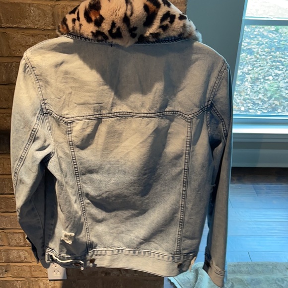 Ava Kris light blue denim with denim jacket with detachable leopard fur collar. - Picture 2 of 5